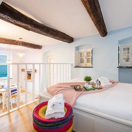 Casaviva - Seafront Haven In