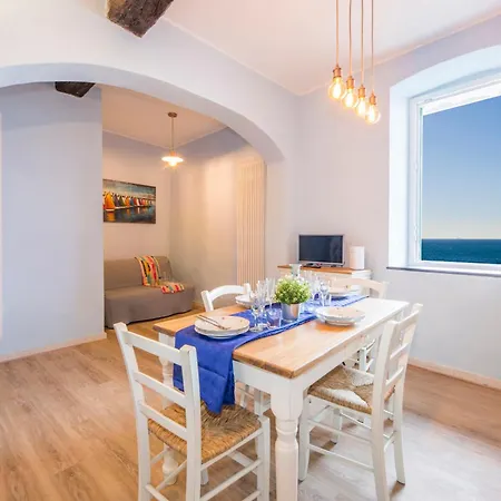 Casaviva - Seafront Haven In Appartamento